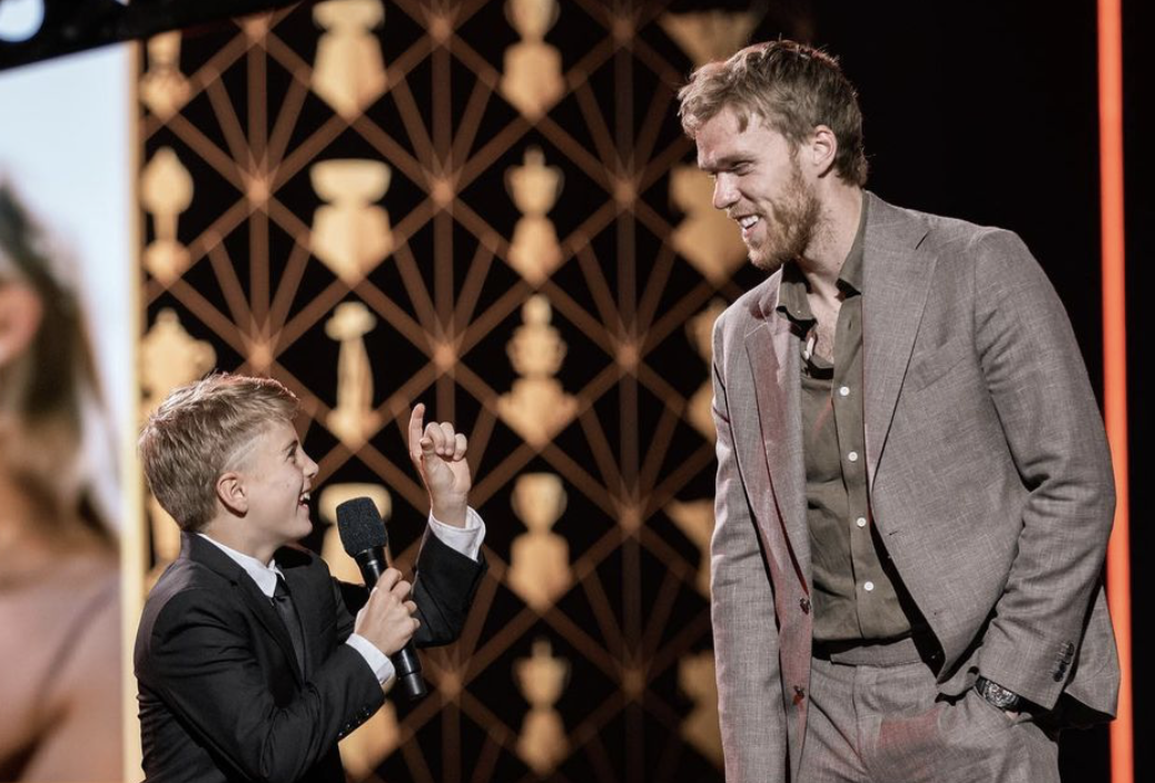Dierks Bentley And Son Charm At NHL Awards