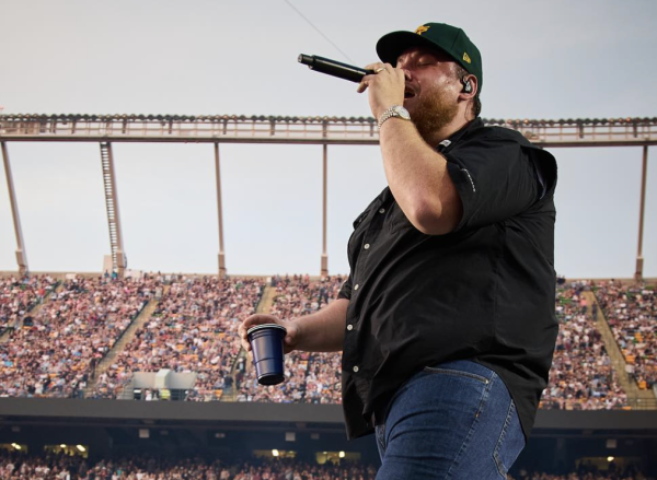 Luke Combs gifts cancer patients with tickets